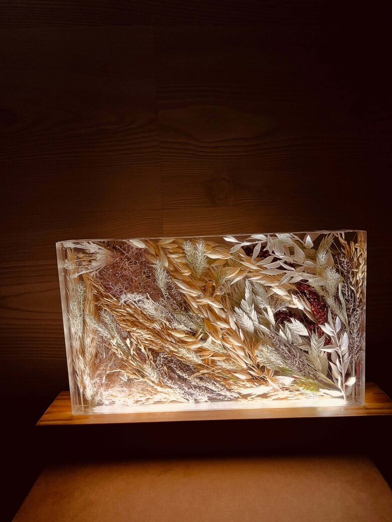 "KANTAINĀ" 25*15 cm Epoksīda lampa ar dabas ziediem | SpiiidBotanics roku darbs