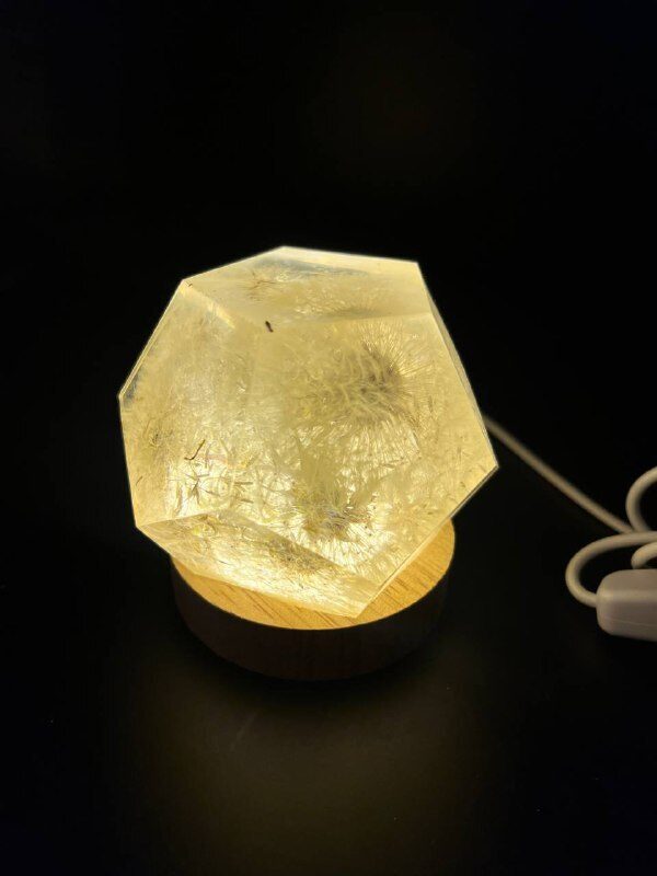 "KRISTĀLS" 8.2 cm Epoksīda lampa ar dabas ziediem | SpiiidBotanics roku darbs