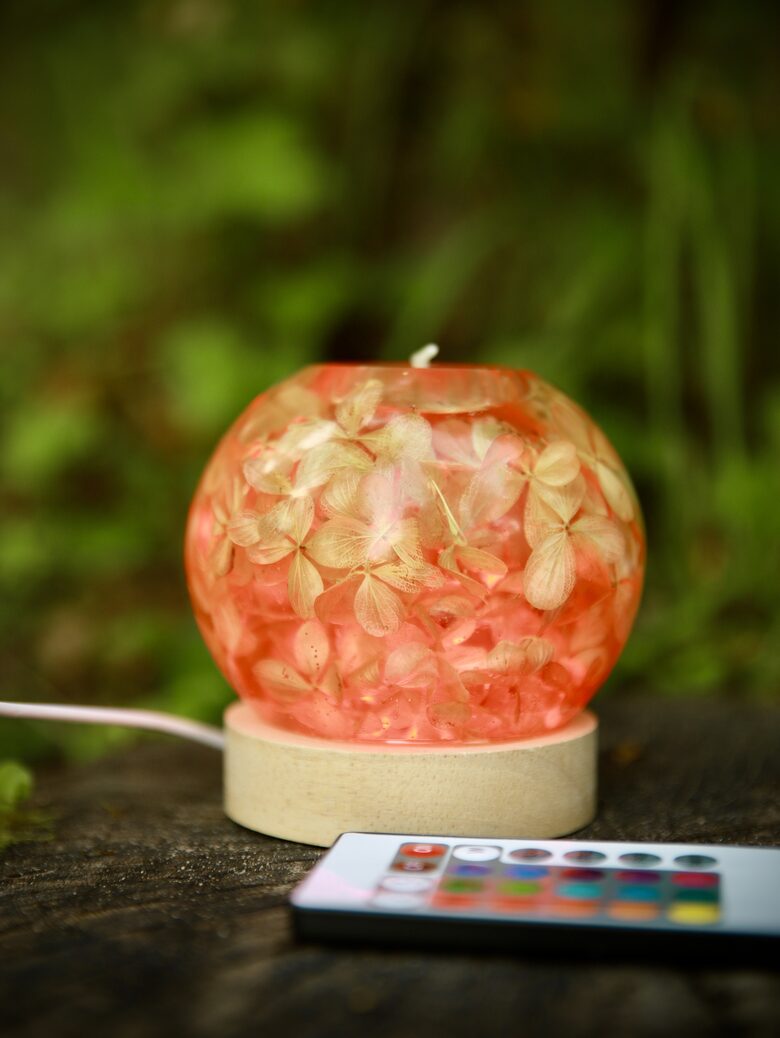"SVECĪTEI"  krāsainā Epoksīda lampa ar dabas ziediem | SpiiidBotanics roku darbs