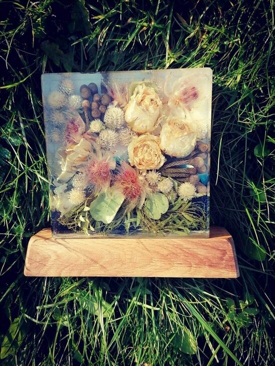 "KANTAINĀ" 15*15 cm Epoksīda lampa ar dabas ziediem | SpiiidBotanics roku darbs