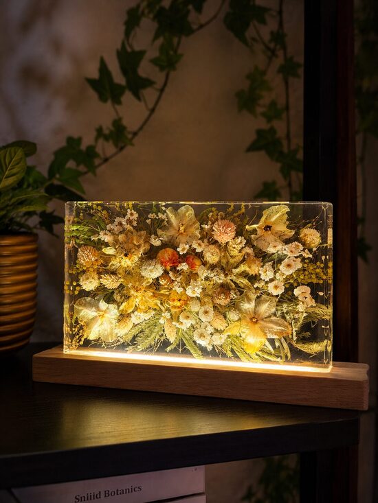 “Kantainā” 25x15 cm Epoksīda sveķu lampa ar dabas elementiem